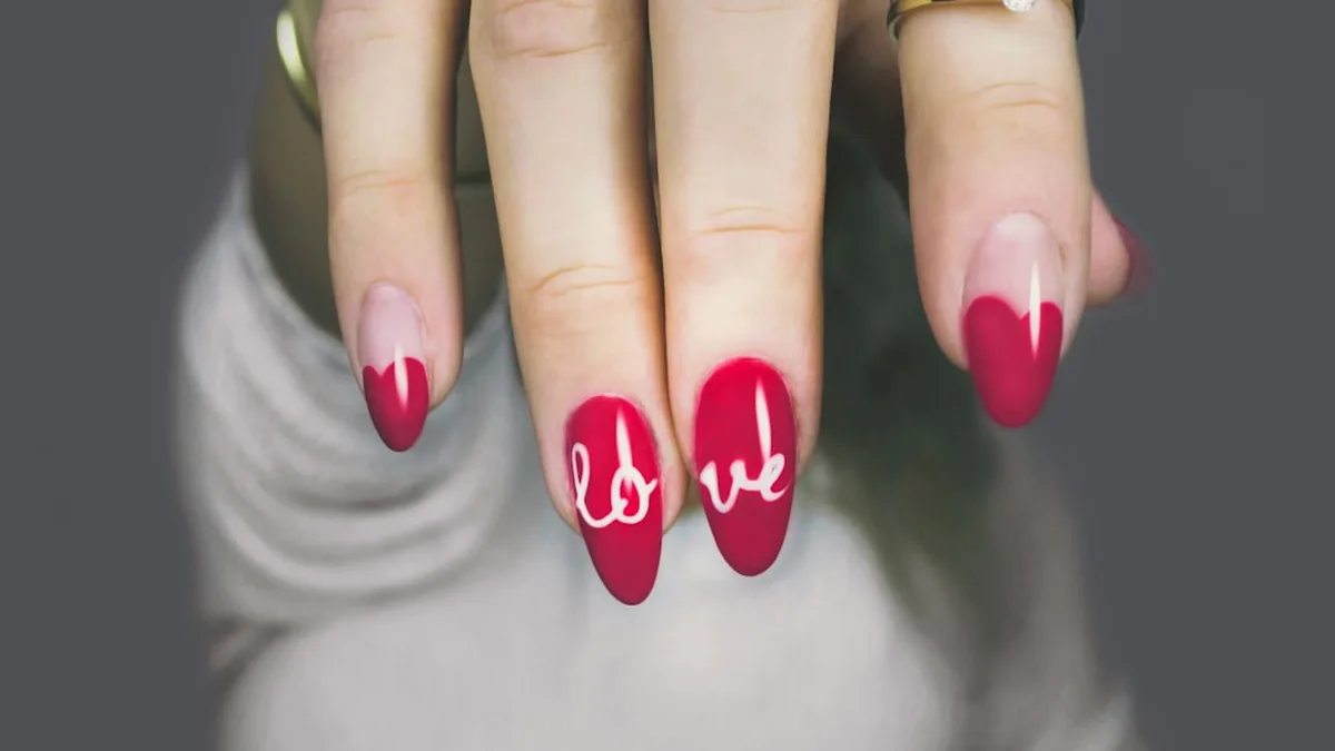 Prendre soin de ses ongles : manucure maison simple